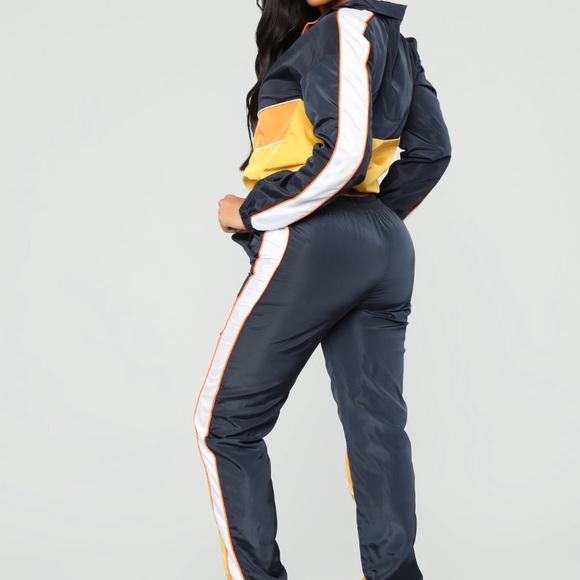 Fashion nova two piece pants and jacket track suit - Picture 2 of 9